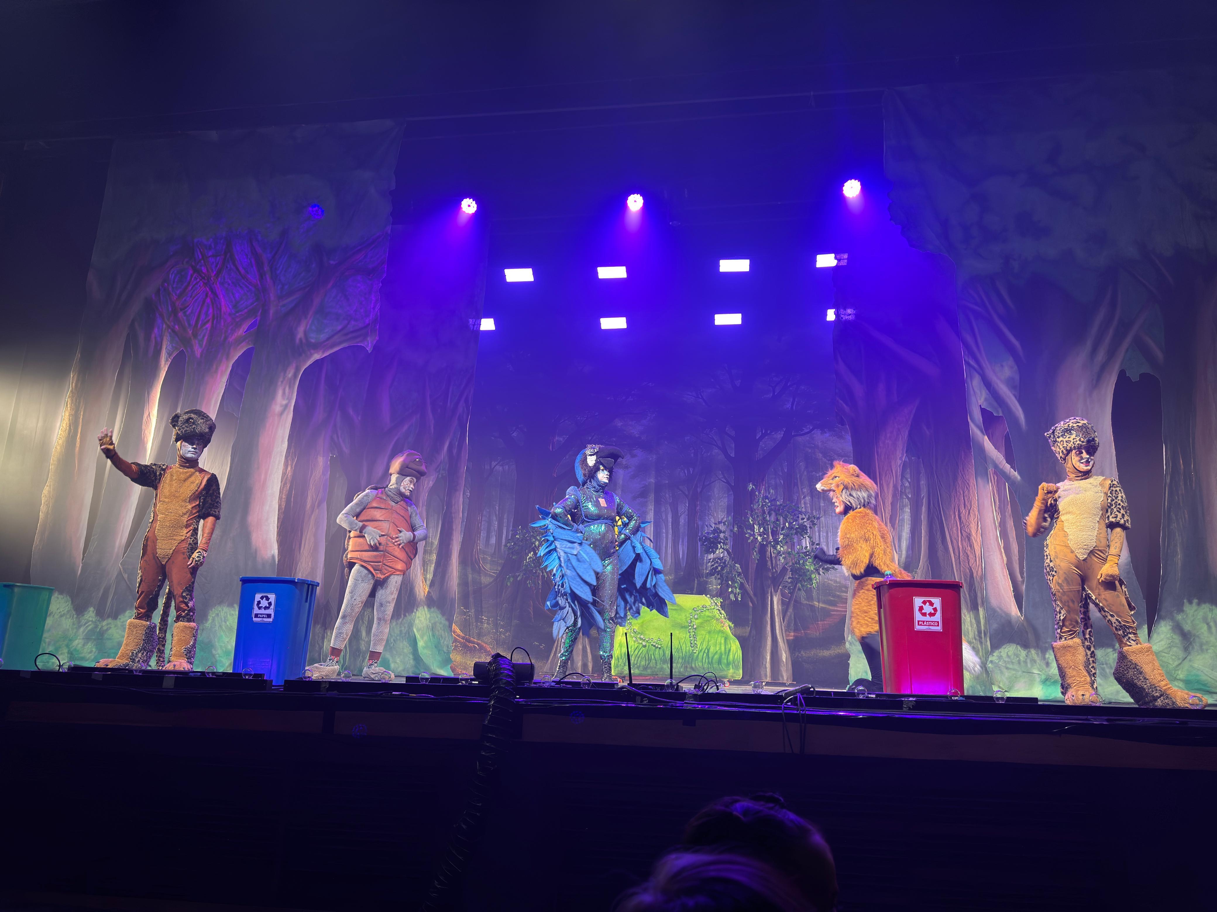 CEPI PERIQUITO - Maternais I e II assistem ao espetáculo “Guardiões do Cerrado” no Teatro SESI