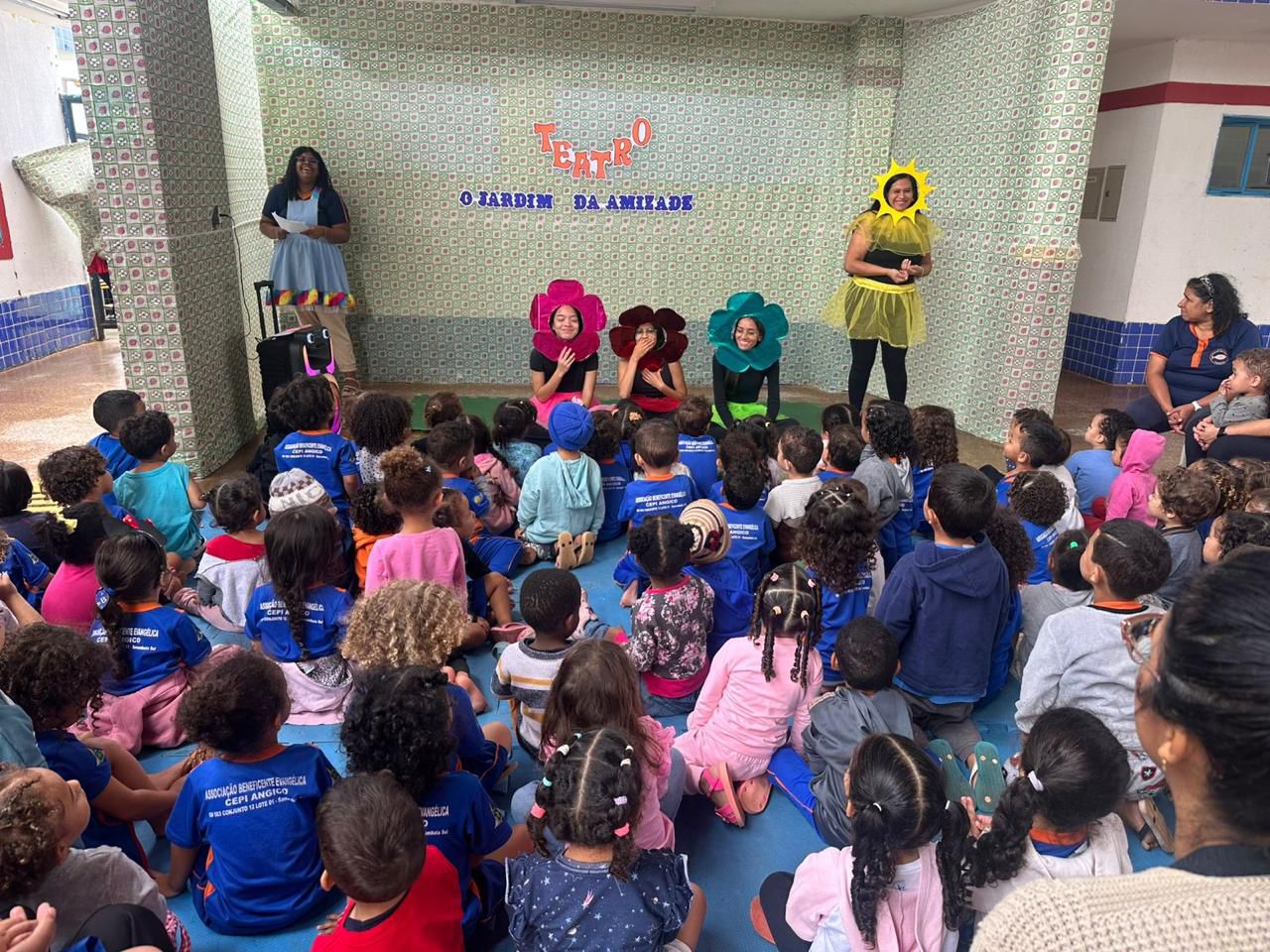 CEPI ANGICO - Teatro Em Cores: Uma Páscoa de Alegria e Diversão